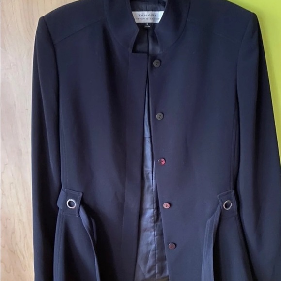 Tahari blazer - Picture 4 of 9